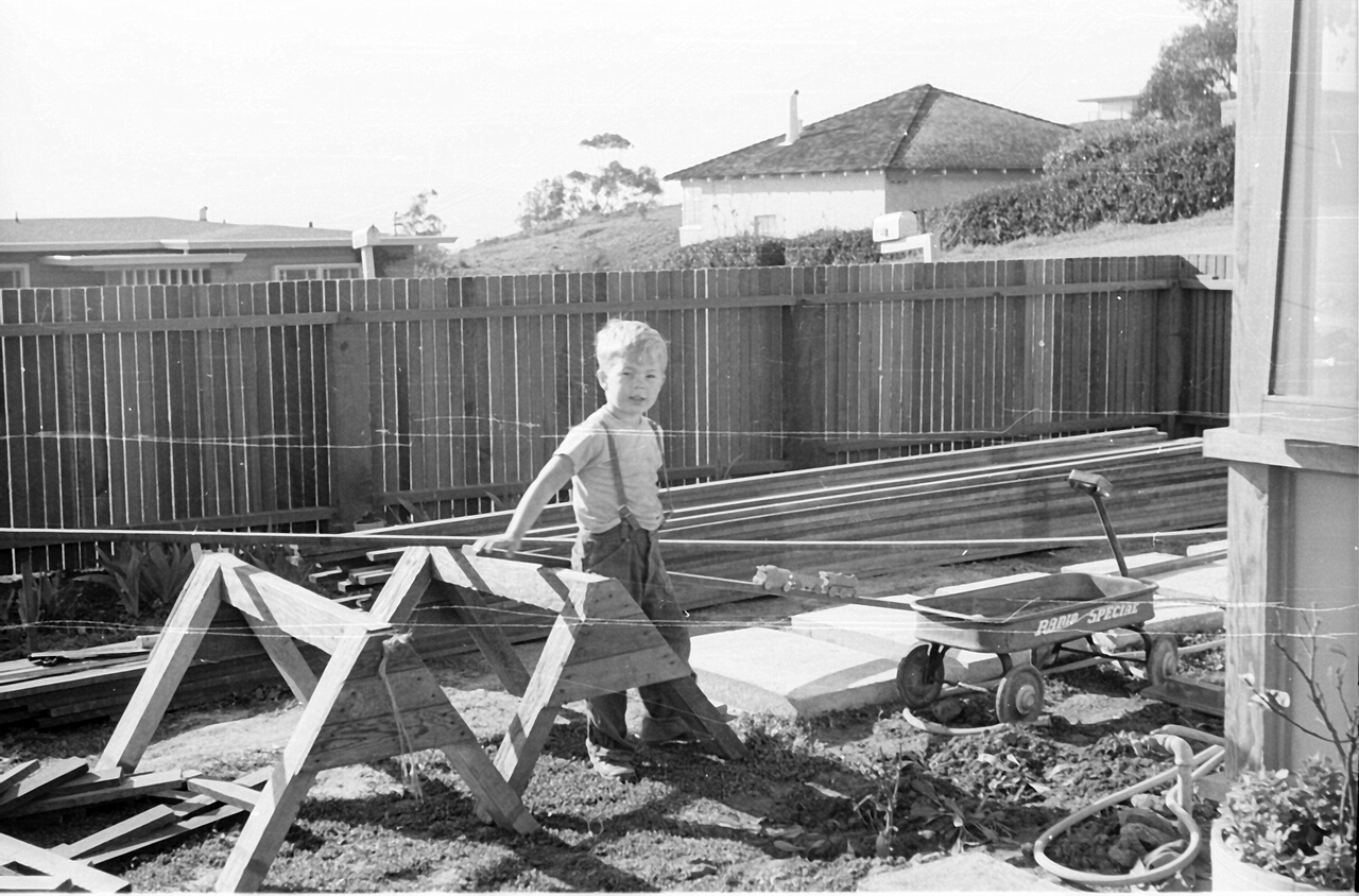 More work on the fence - it is coming along nicely.